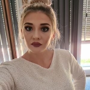 Meet your Posher, Rebecca